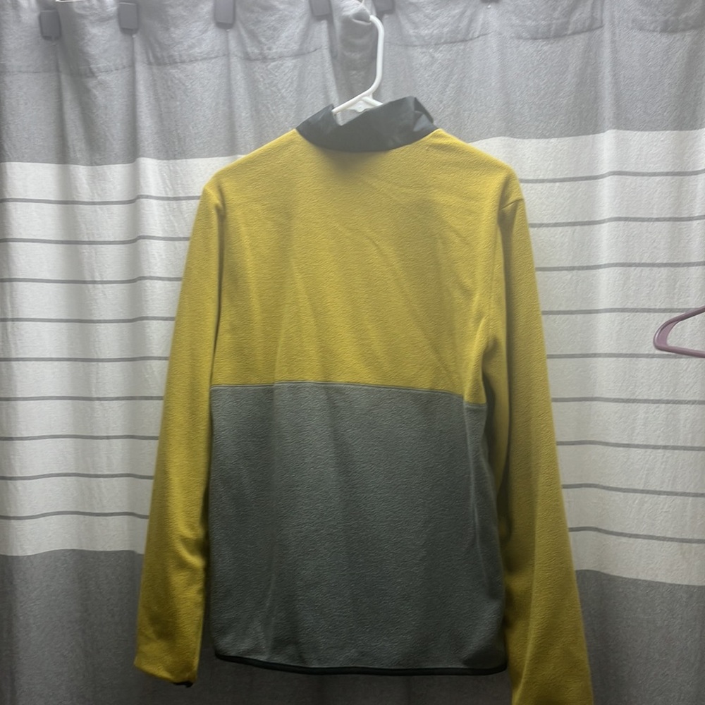 North face pull over - Picture 2 of 4